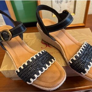 Sofft Black and Tan Woven Wedges